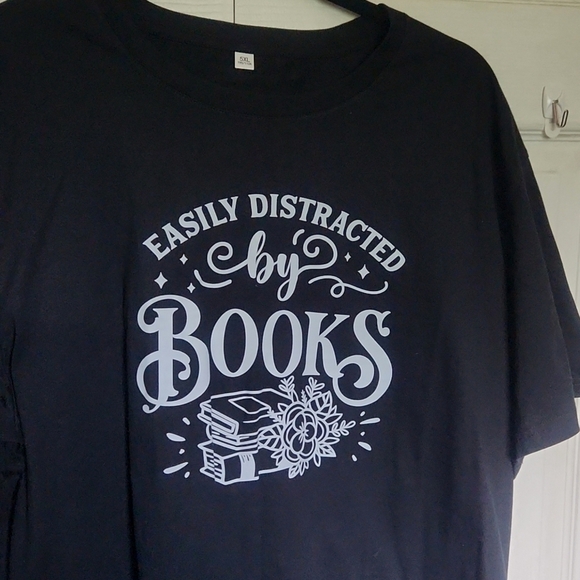 Womens Addicted to Books Tshirt - Size 2x - Picture 3 of 6